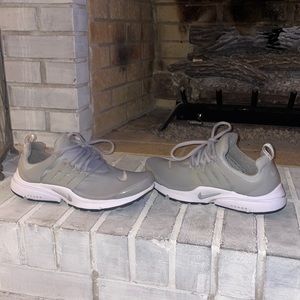 Nike Prestos size 9